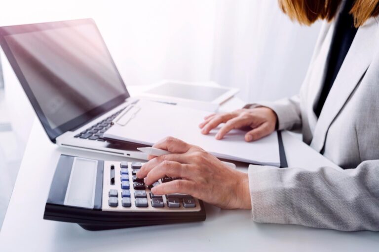 Przyczyny błędów klientów biur rachunkowych i rola ubezpieczenia OC w ochronie finansowej księgowych