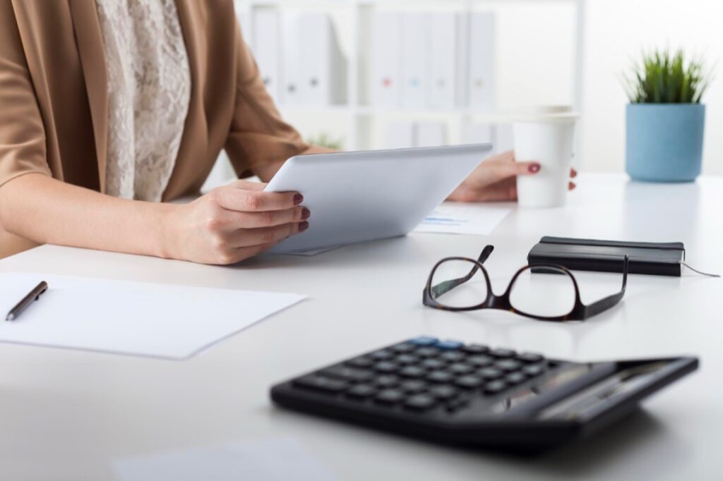 W pracy każdego biura rachunkowego nieodłącznym elementem jest współpraca z klientami, którzy nie zawsze są świadomi wszystkich obowiązków i zasad rachunkowych